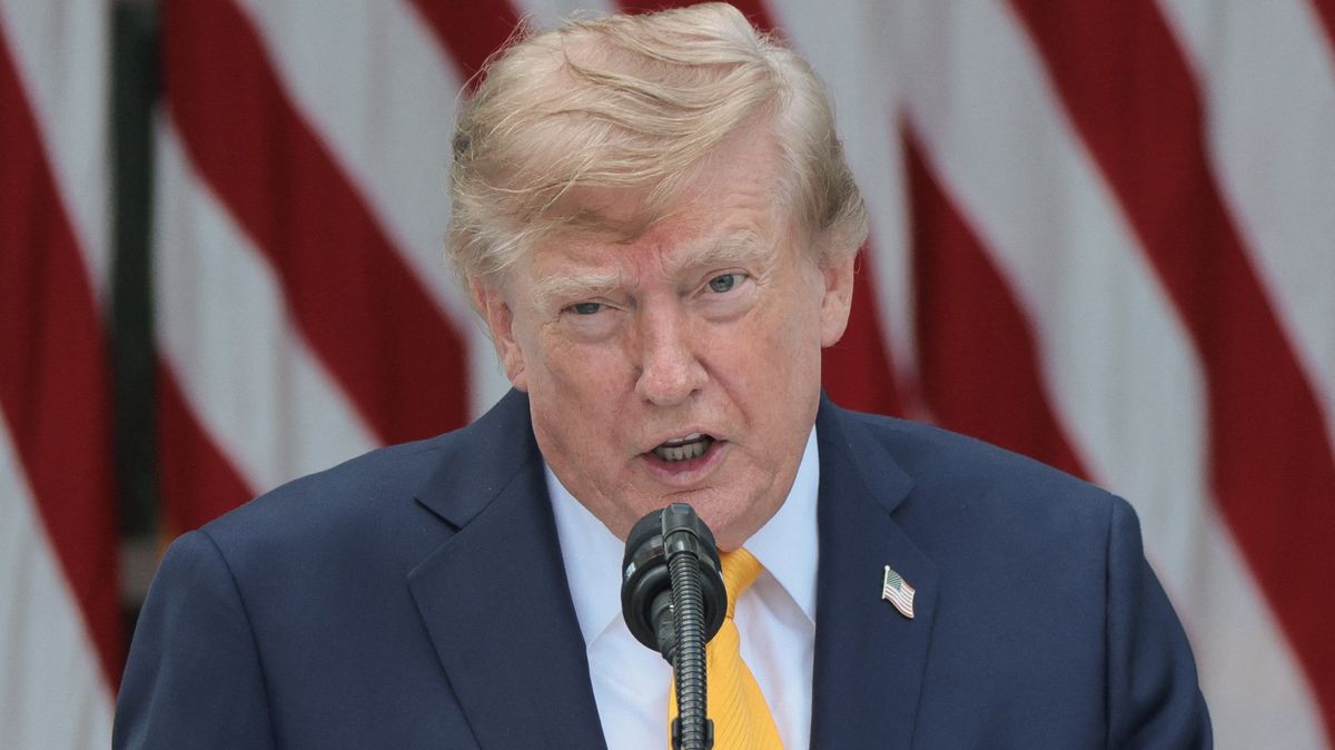 Z Hormuzu už jsme odstranili všechny miny, hlásá Trump