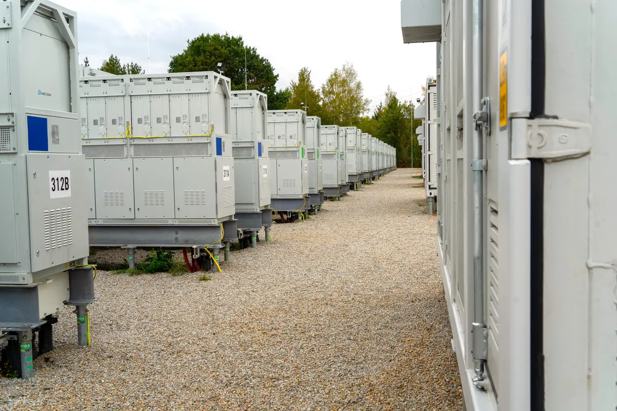 Největší bateriové úložiště v Česku už běží. Má výkon jako velká elektrárna