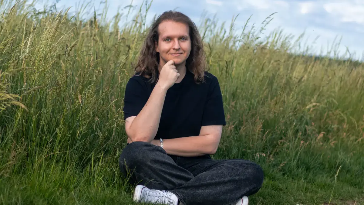 Máma mu řekla, že si to nezaslouží. K vysněnému studiu na Cambridge nakonec pomohla Čechovi veřejnost