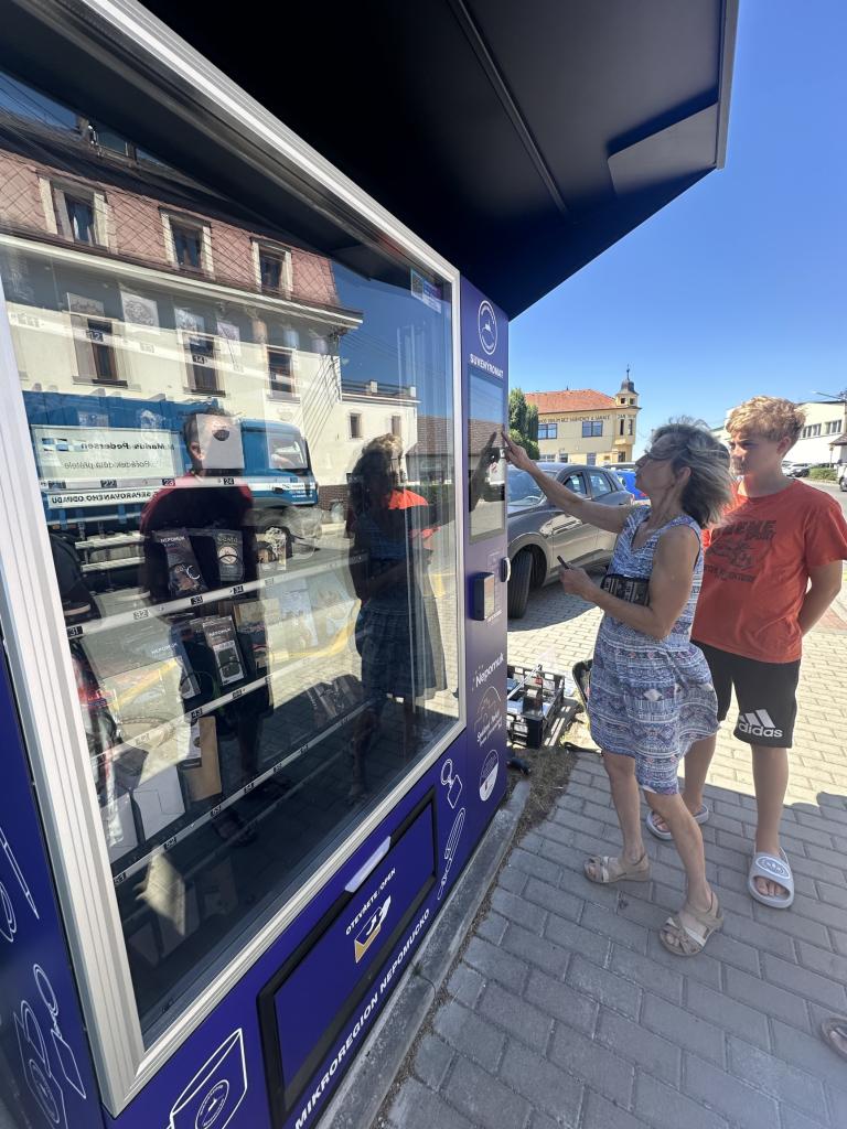 Pro suvenýry kdykoliv. Nepomuk na Plzeňsku spustil originální automat 