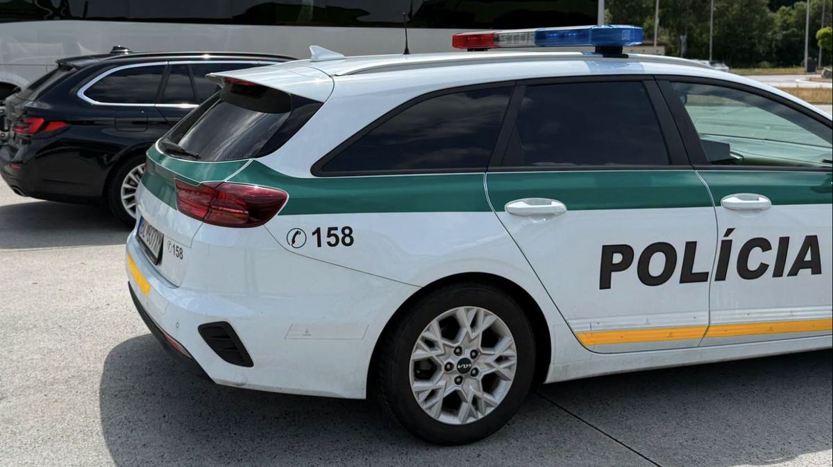 Muž ve spodním prádle napadl v centru Bratislavy policistu