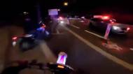 Desítky motorkářů v Praze řádily přímo pod okny policie. Jednoho zastavili se zbraní