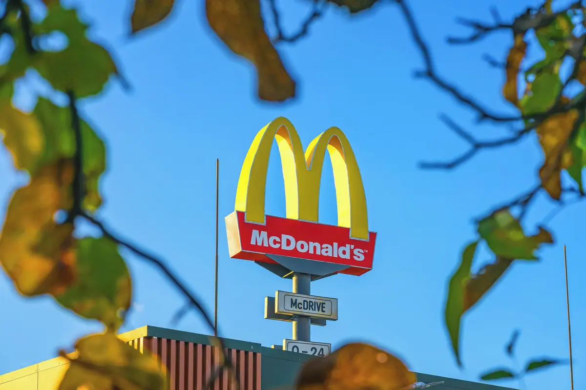 Holčička se narodila ve vídeňské prodejně McDonald’s. Každý rok zde zdarma může slavit narozeniny