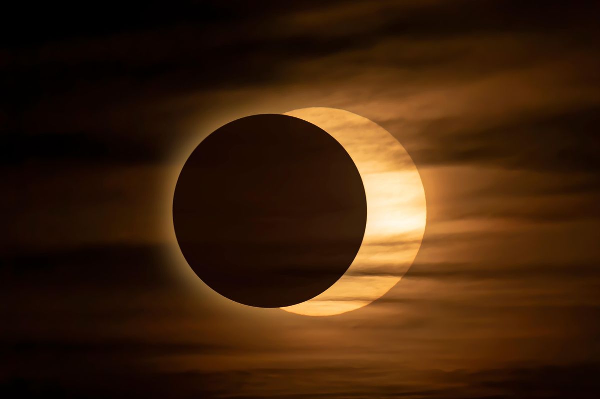 Čeká nás zatmění Slunce i vrchol Perseid. Čechům bude přát počasí