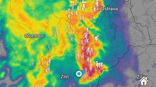 V noci skoro jako za bílého dne. Východ Moravy zasáhla blesková smršť