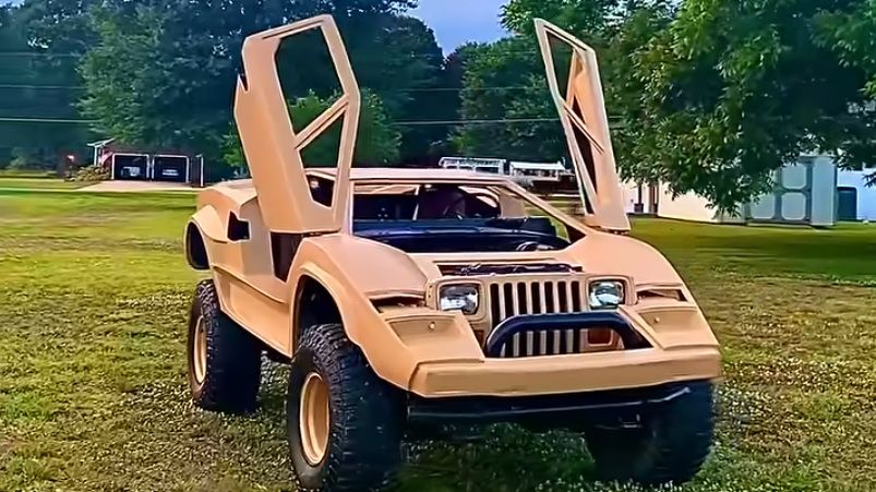 Youtuber zkřížil lamborghini s jeepem