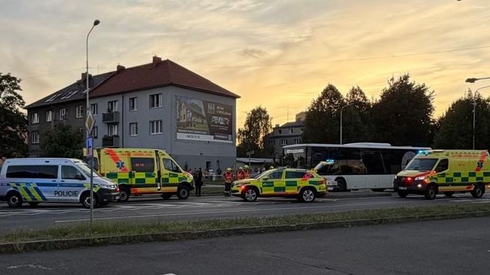 Smrtelná myška. Motorkář ve Frýdku-Místku po riskantním manévru na místě zemřel