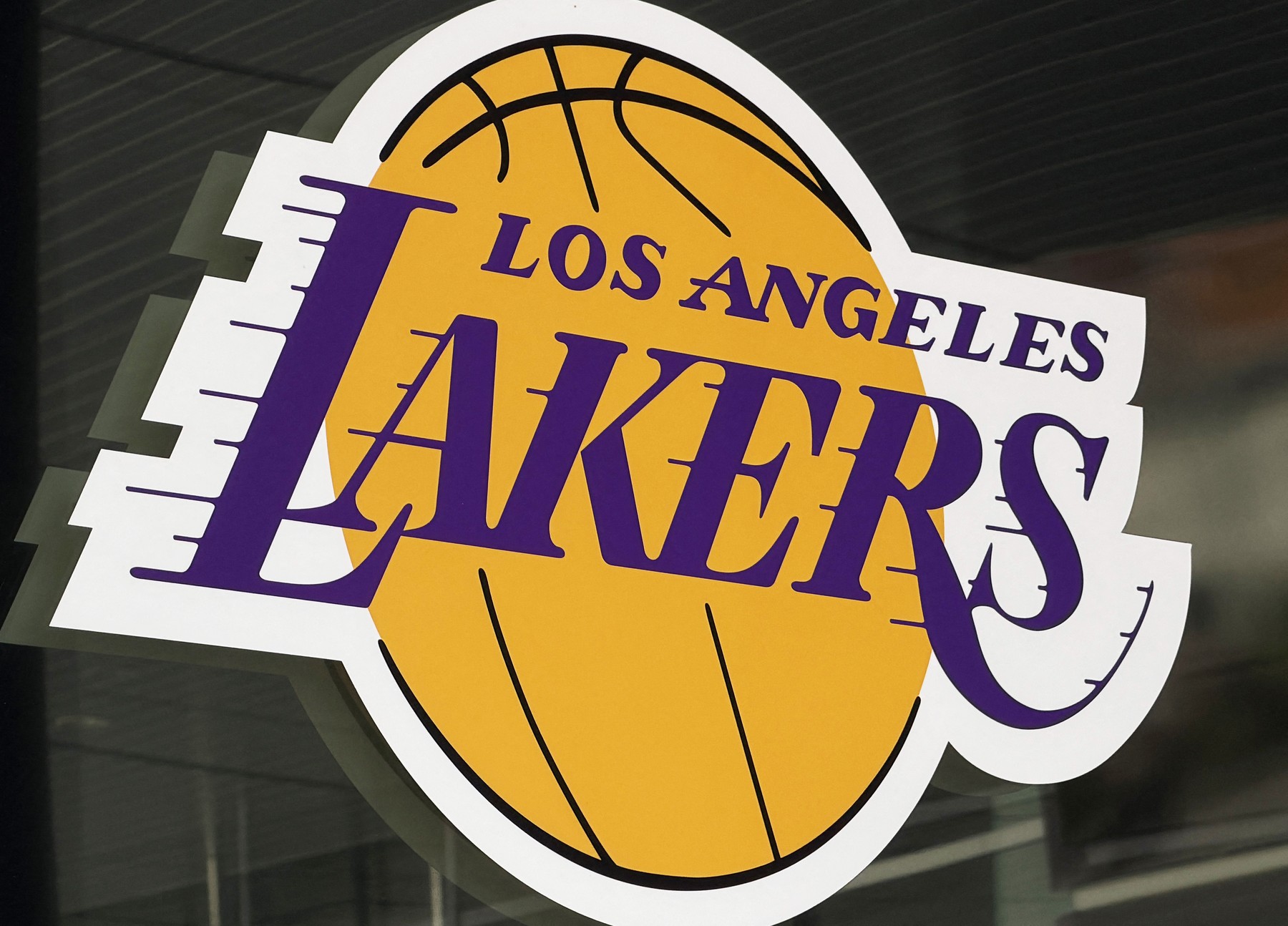 Rekord v americkém sportu. Basketbalisté Lakers míří k novým majitelům