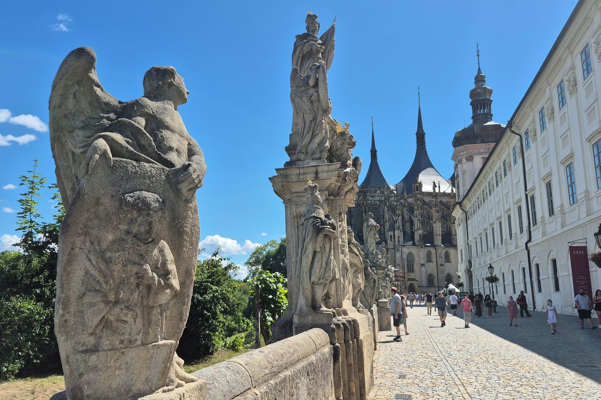 V Kutné Hoře začala obnova sousoší poblíž chrámu svaté Barbory