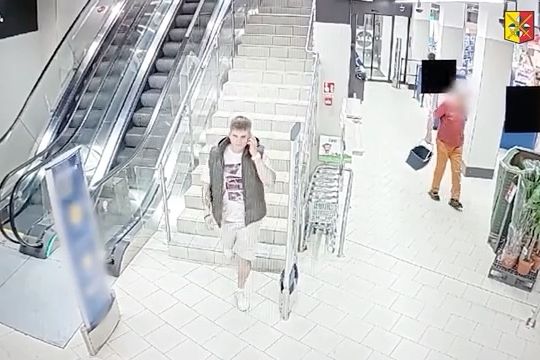 Velká oříšková krádež. Muž si z prodejny odnesl přes 130 balení ořechů