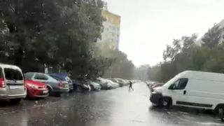 Bouřky dorazily na Moravu. Hrozí extrémní nárazy větru