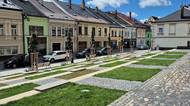 Polička opravila náměstí. Kašnou zní Martinů, vodopádem chodí děti