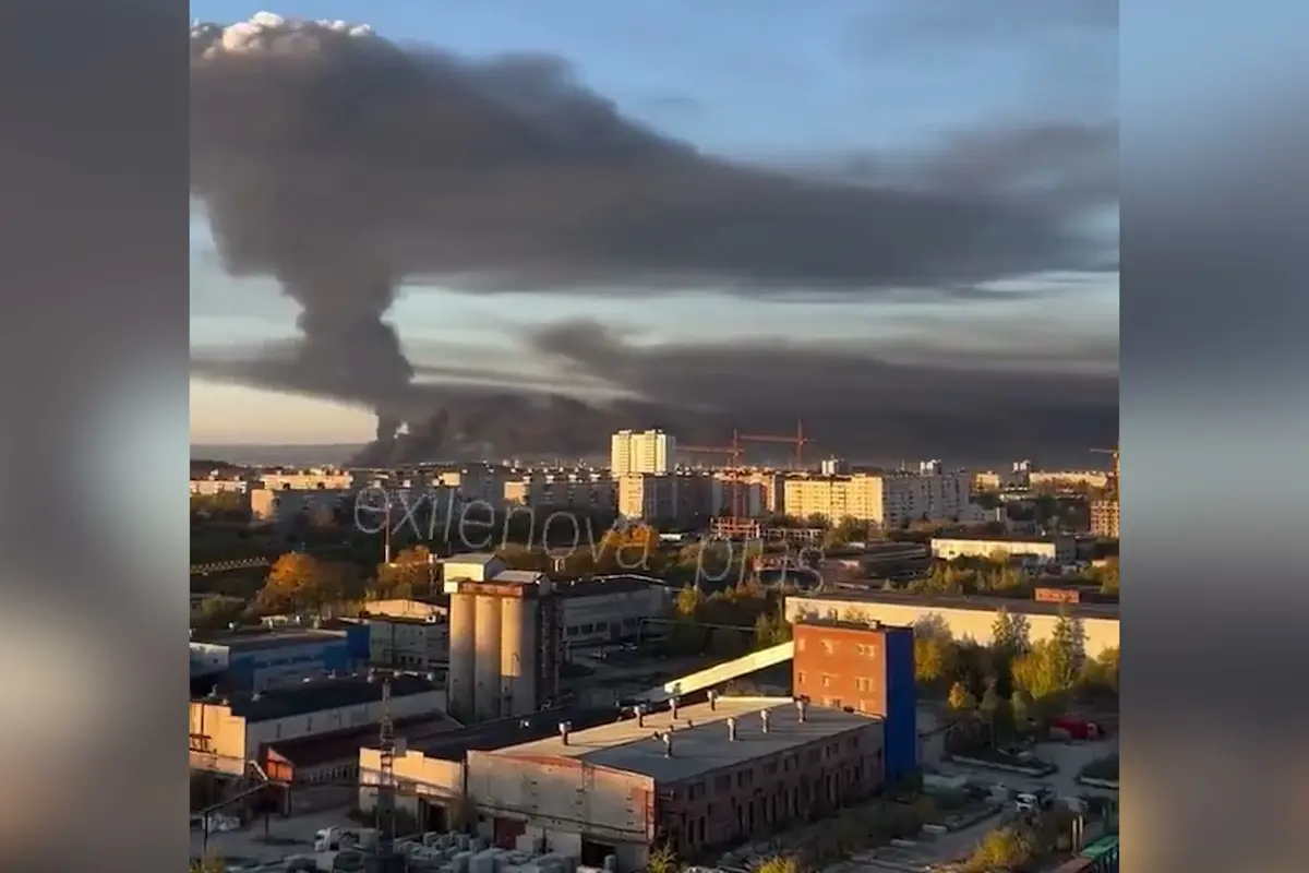 Pět zásahů za jednu noc. Ukrajinské drony poškodily ruské raketové závody a ropné rafinerie