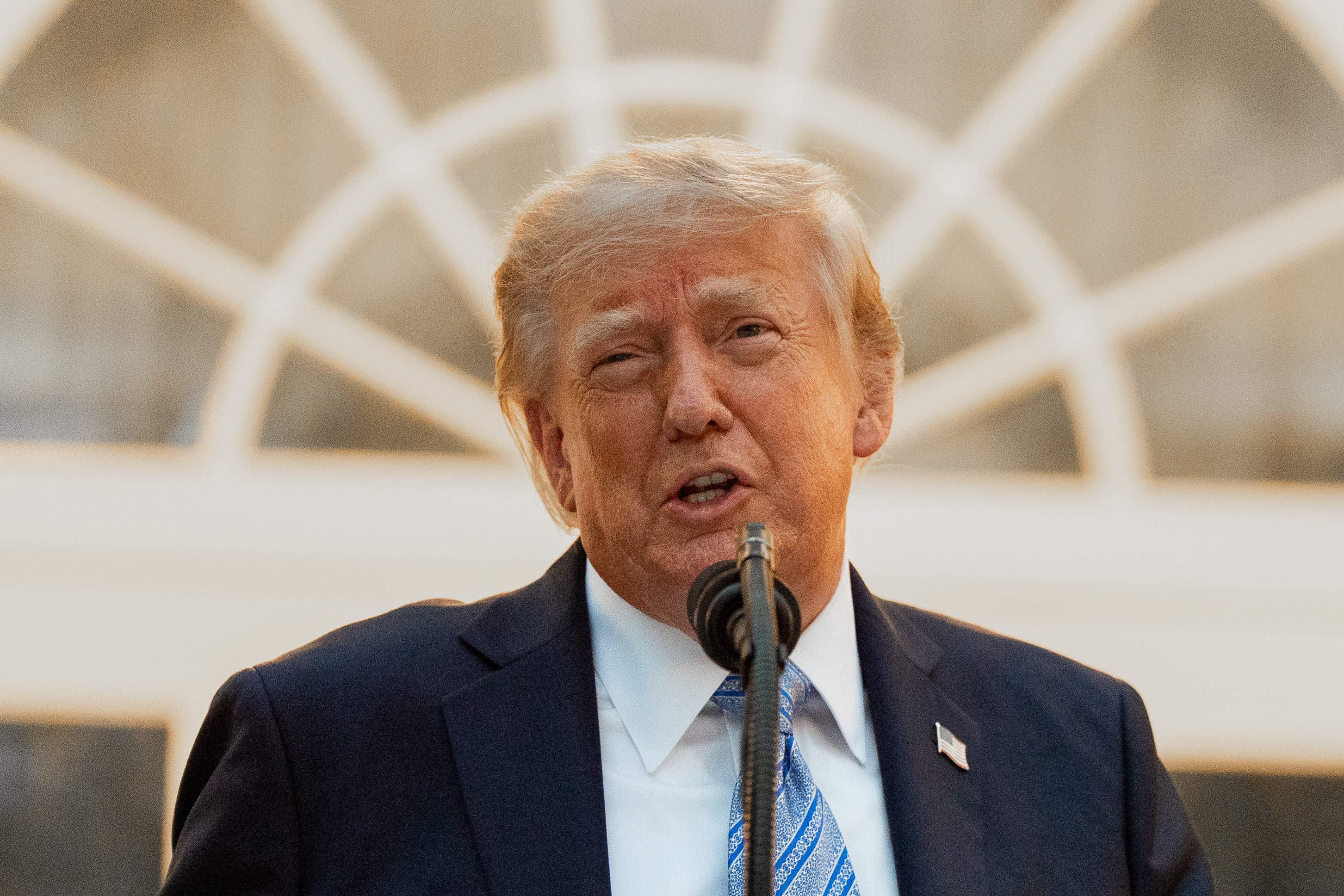 Trump chce omezit vývoz nafty z USA. Ceny jsou rekordní