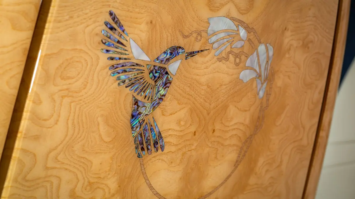 Rolls-Royce představil unikátní Phantom Hummingbird. Má dekorace z mušlí 