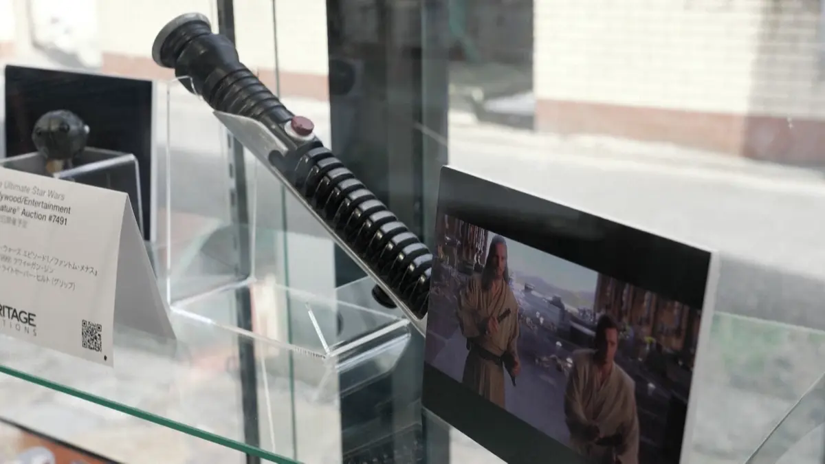Darth Vaderův světelný meč je k vidění v Tokiu. V listopadu půjde do dražby