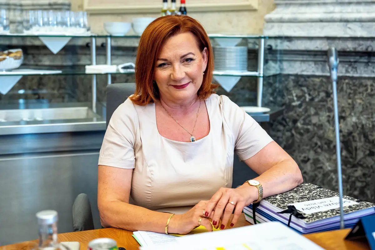 Vláda přidala ministerstvům miliardy, peníze vzala z rozpočtové rezervy