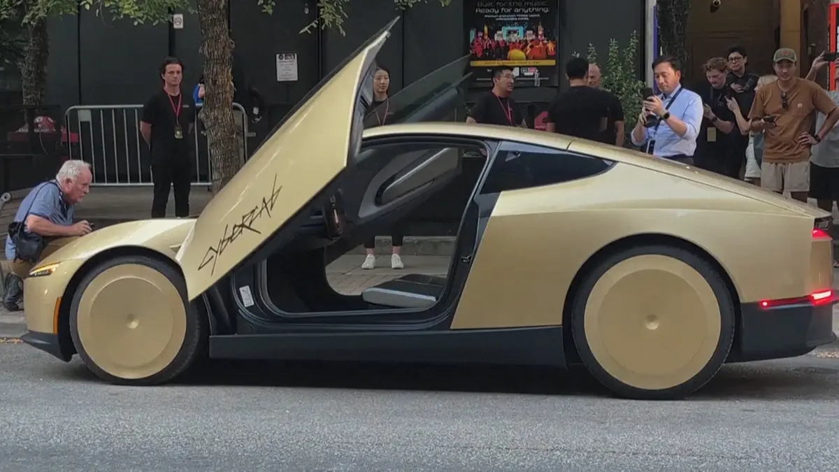 Autonomní Tesla Cybercab míří do ostrého provozu