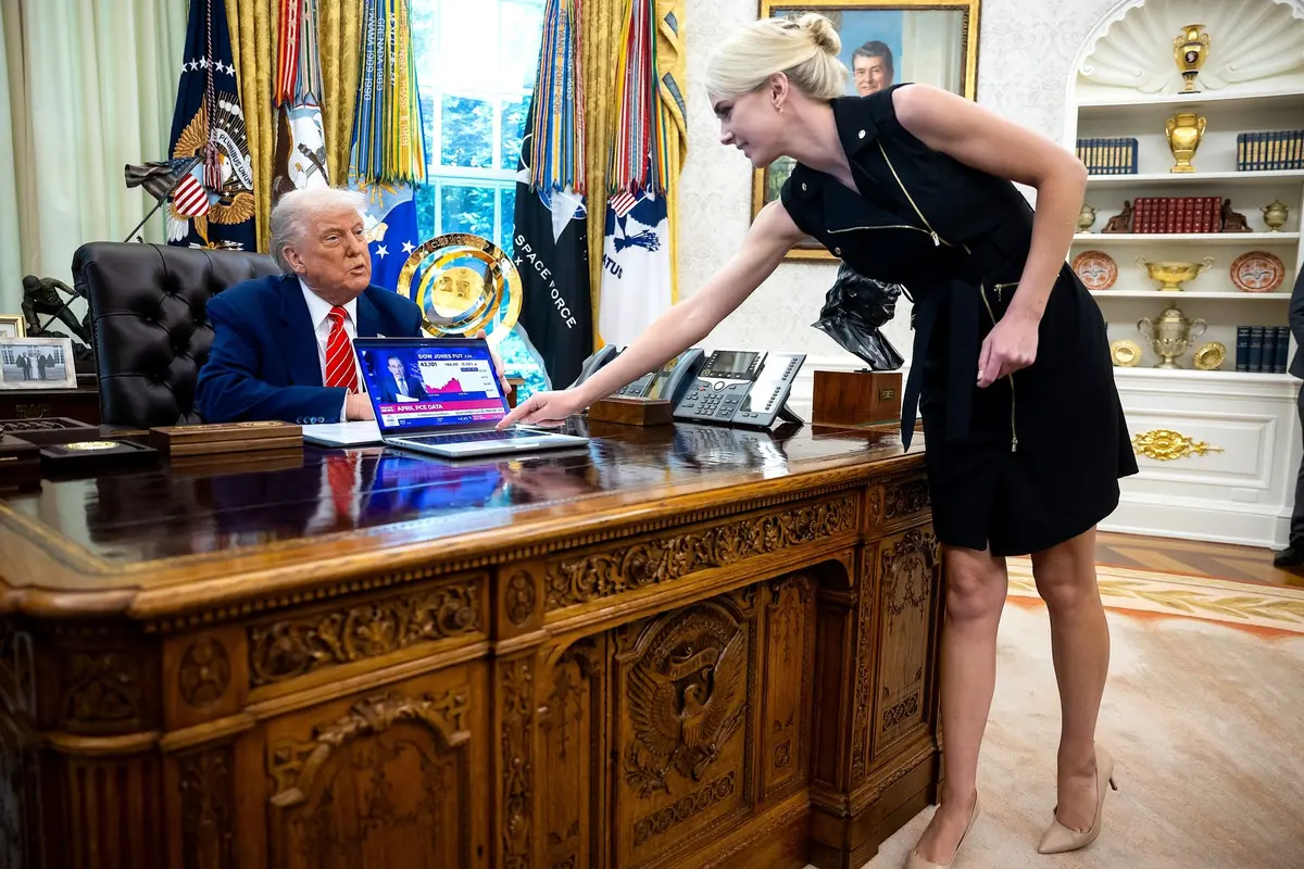 Trump rozdal nejbližším asistentkám štědré finanční dary