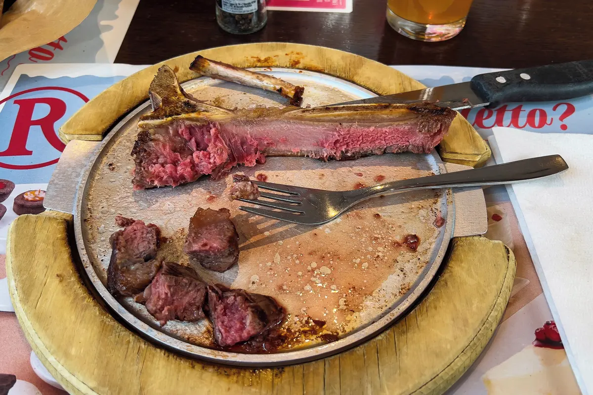 Dánská restaurace pokutuje zákazníky za nesnězené maso