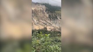 Děsivé záběry. V Nepálu se zřítila obrovská část hory