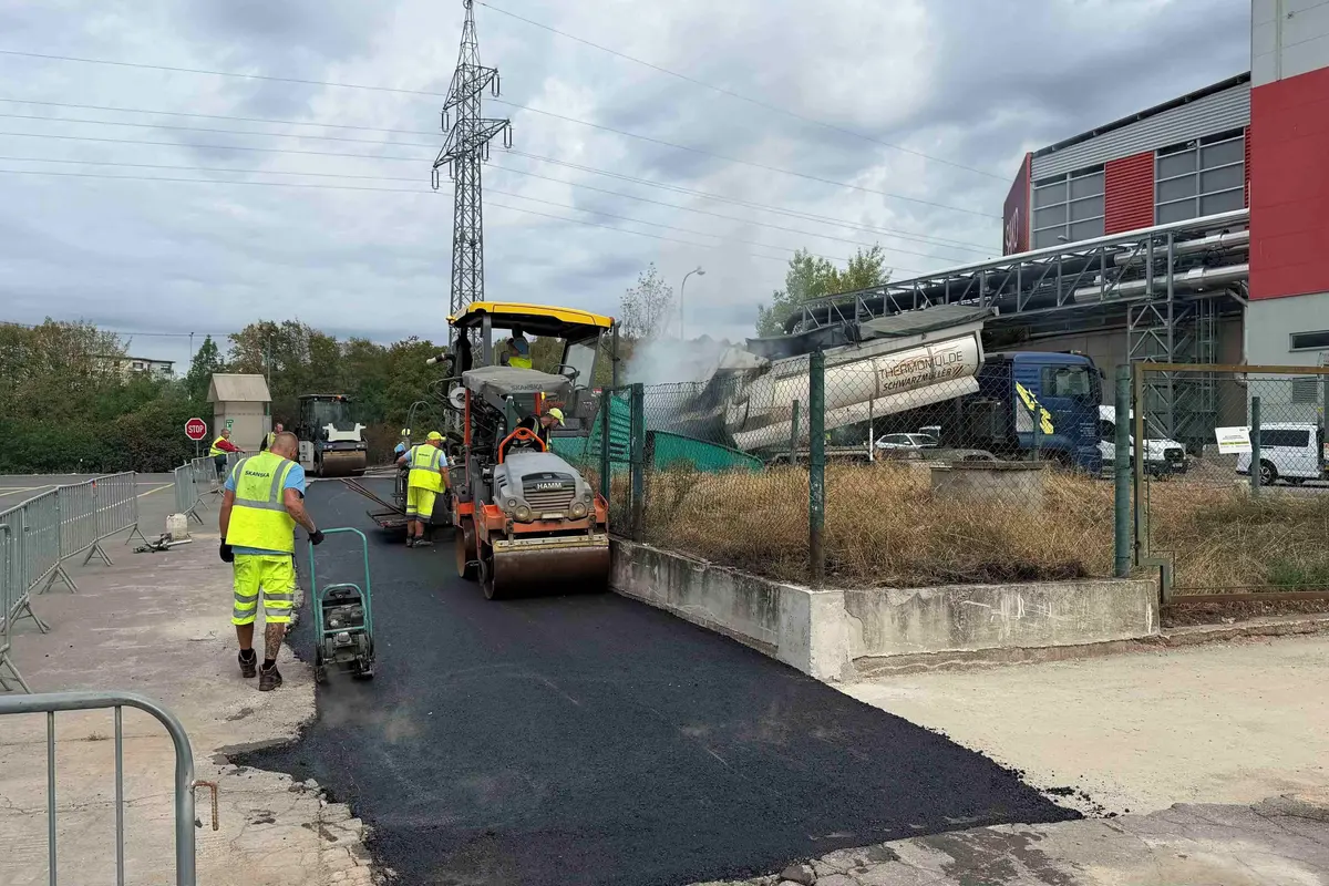 V Brně se testuje nový asfalt na silnice, kamenivo v něm zčásti nahradili škvárou z odpadu