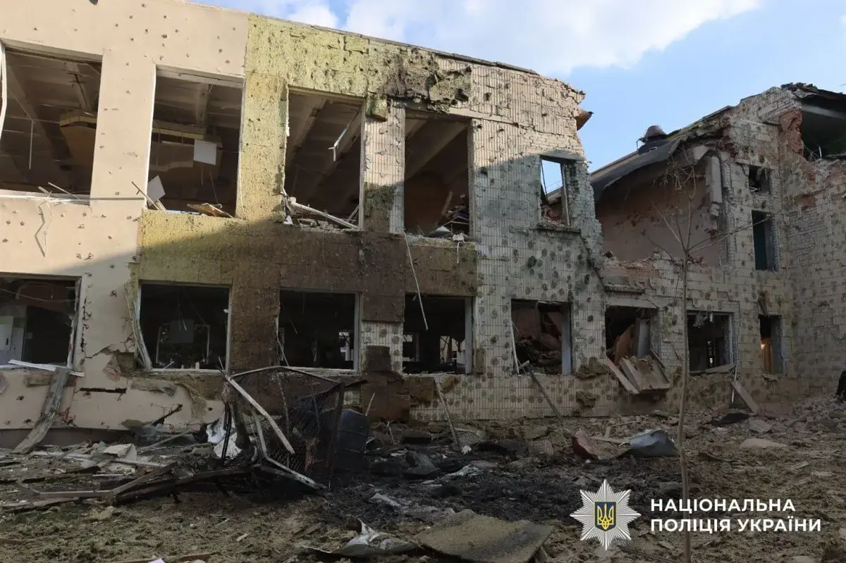Ruské letectvo shodilo čtvrttunovou bombu přímo na školu