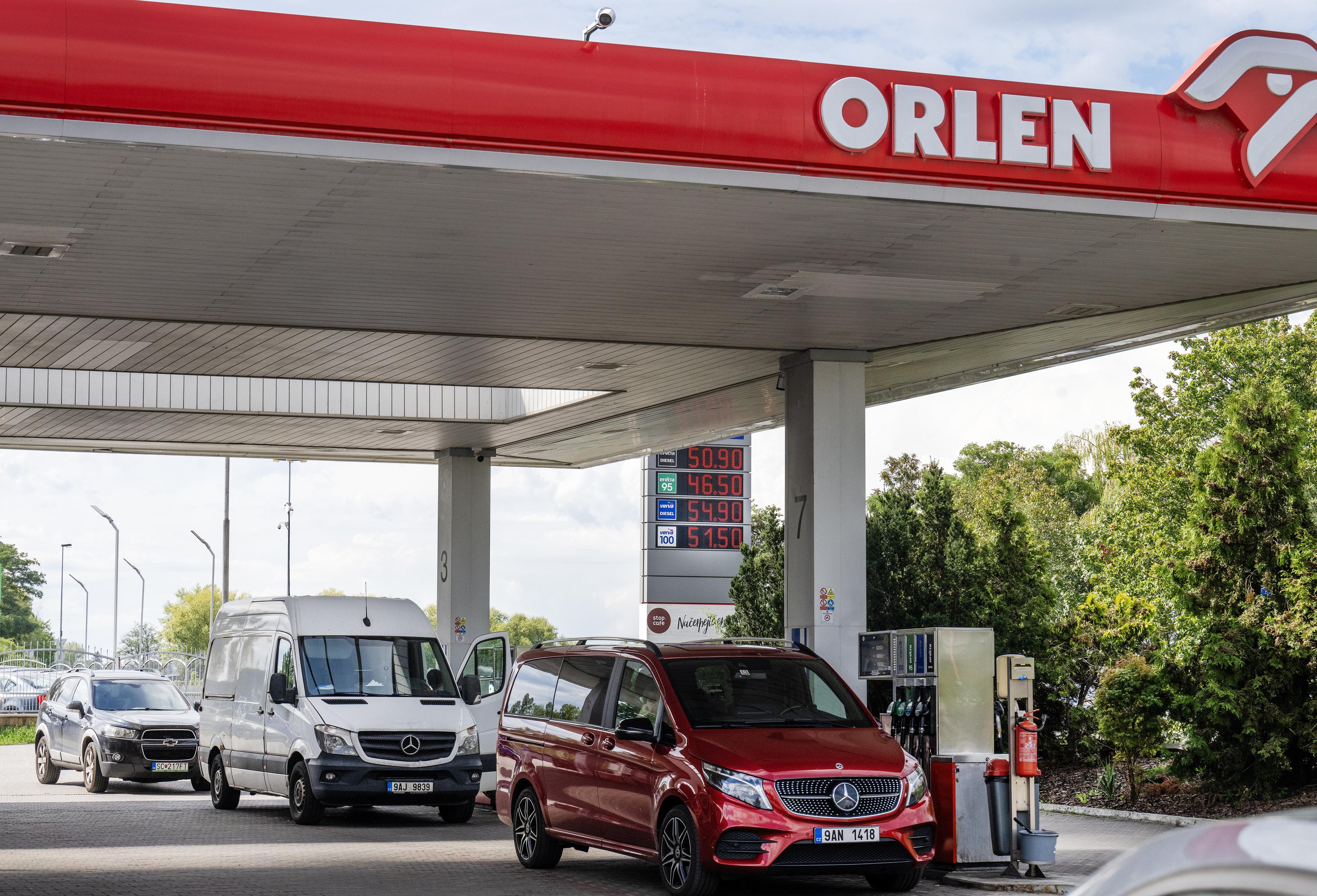 Zaměstnanci na služební cestě dostanou více peněz na benzin. I když nemají účtenku 