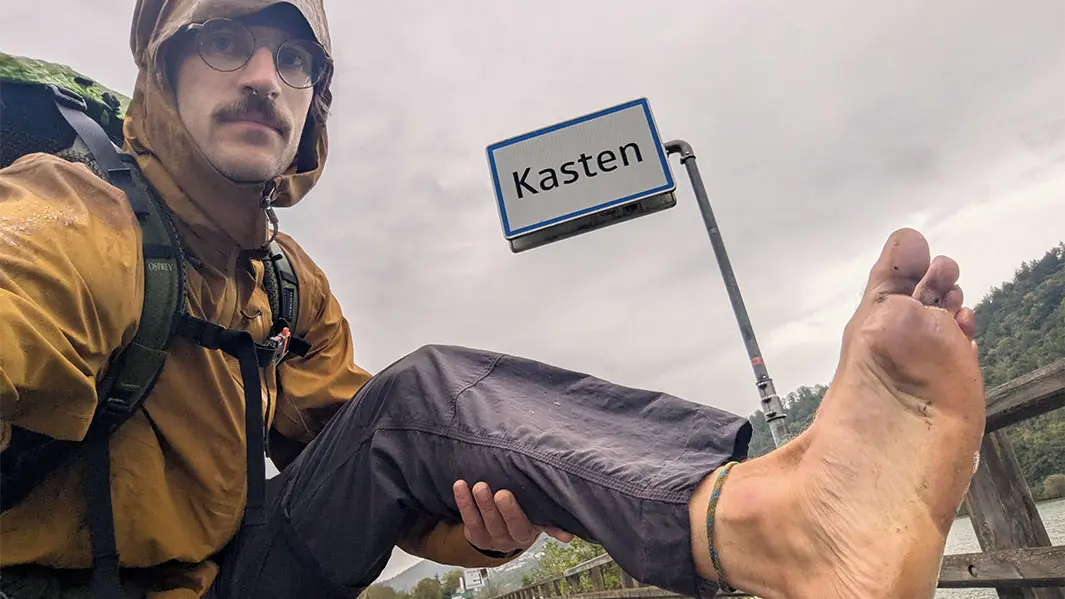 Bez bot kráčel rok v kuse. Prošel celou Evropu