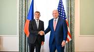 Směřujete mezi nejhorší. Americký vyslanec při NATO vyplísnil Česko na pražském summitu