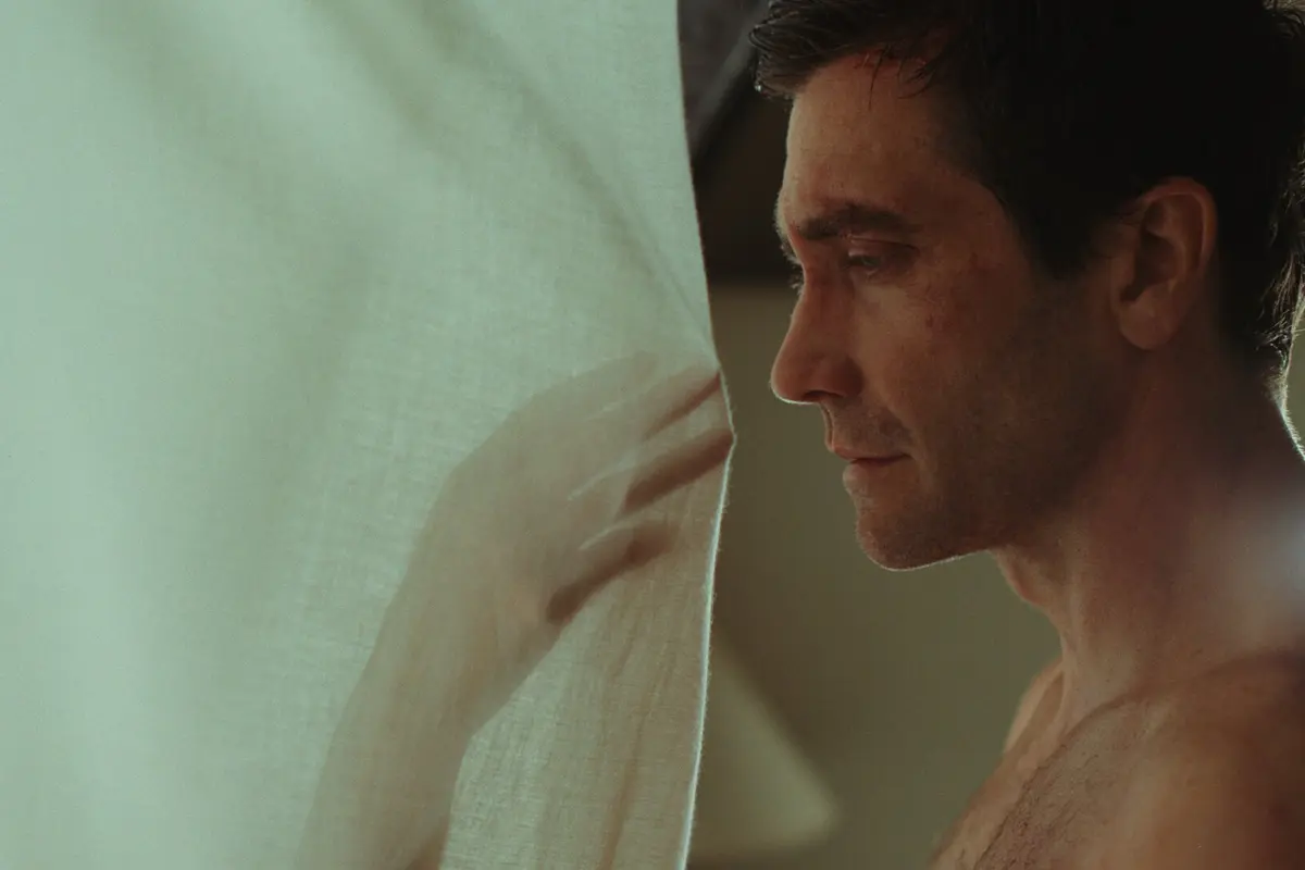 Jake Gyllenhaal se v roli depresivního architekta zamiluje do ducha