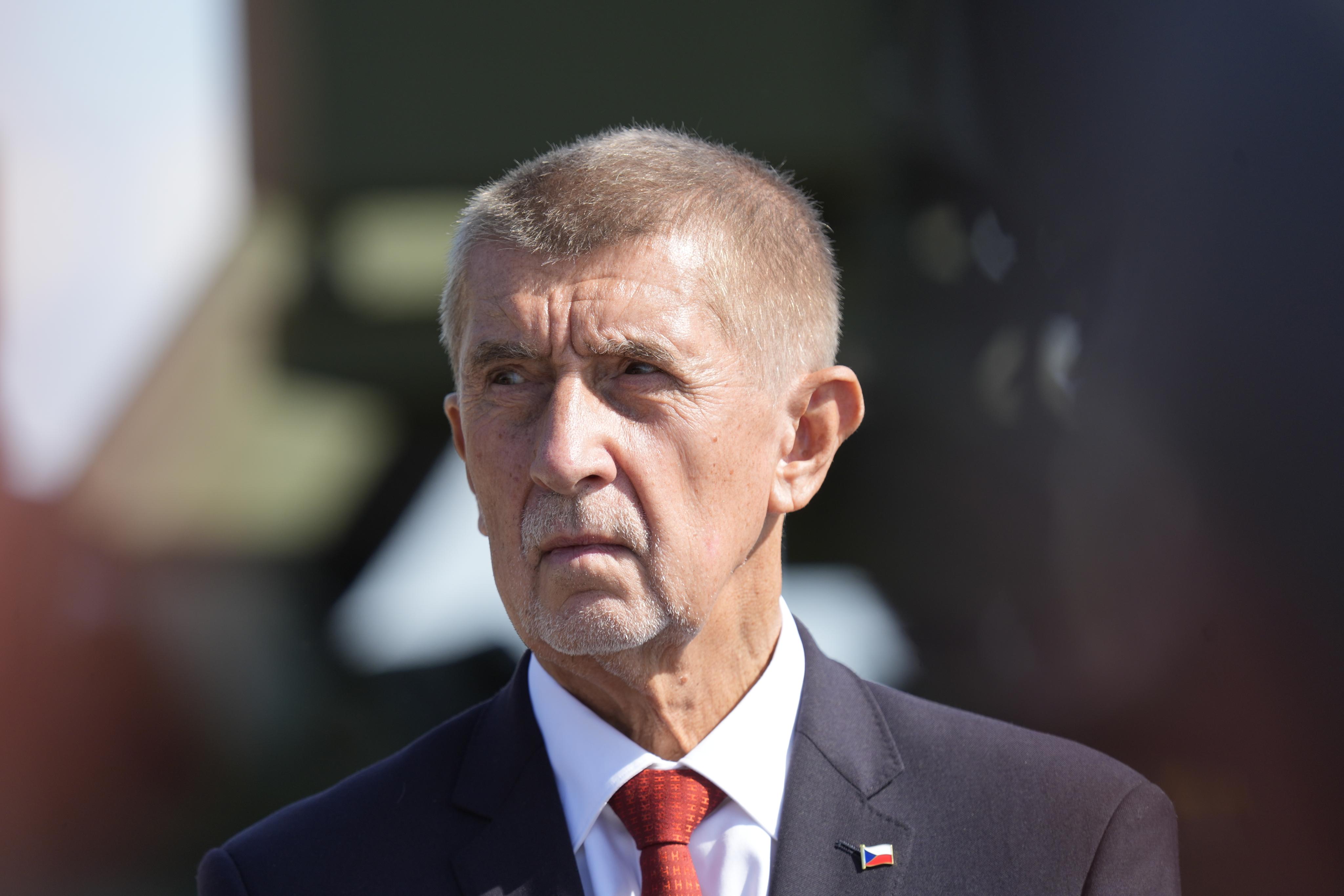 Babiš vede řeči, že by si lidé klidně mohli koupit dluh státu ze svých úspor. Nesmysl, reagují ekonomové