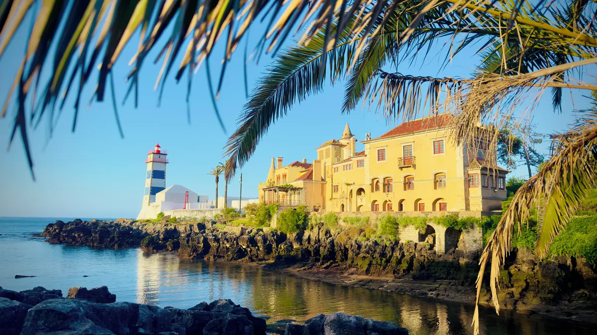 Bývalé portugalské útočiště korunovaných hlav dnes královsky baví turisty 