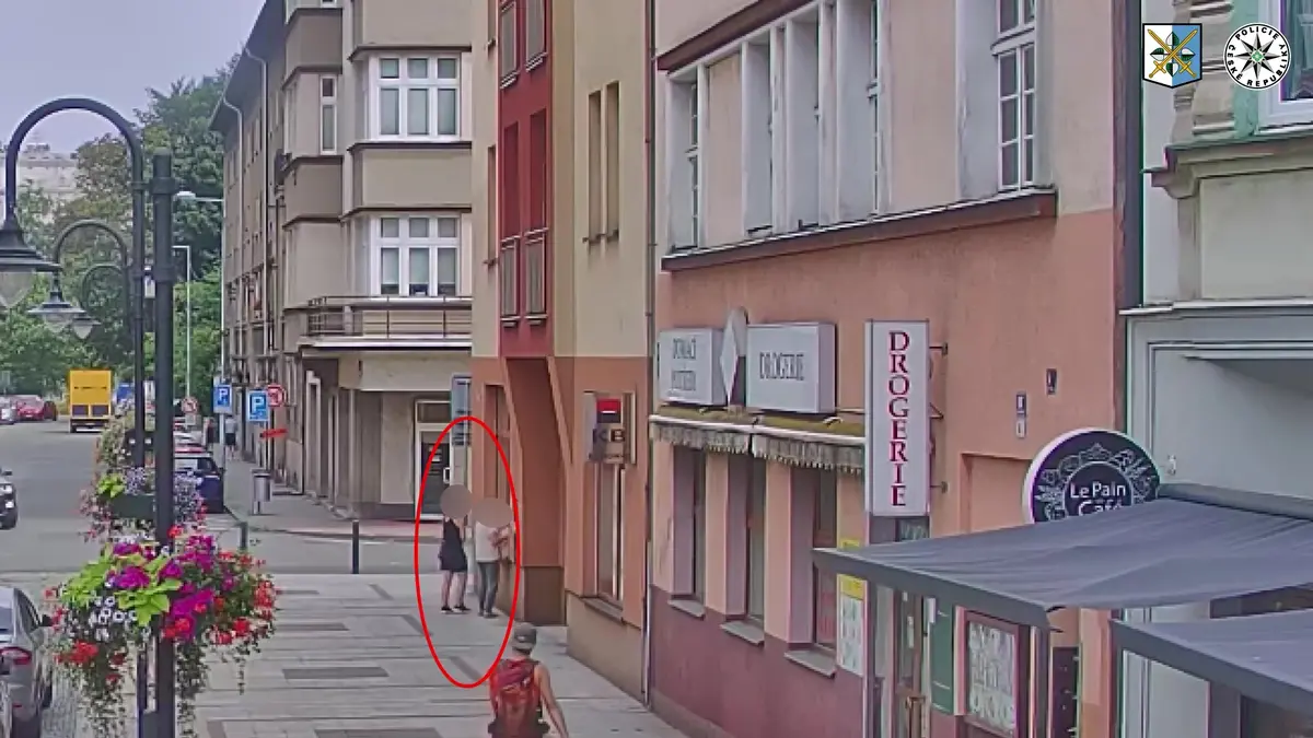 Žena z Ostravy získala důvěru seniorů, pak je s kumpány okrádala cestou z nákupu