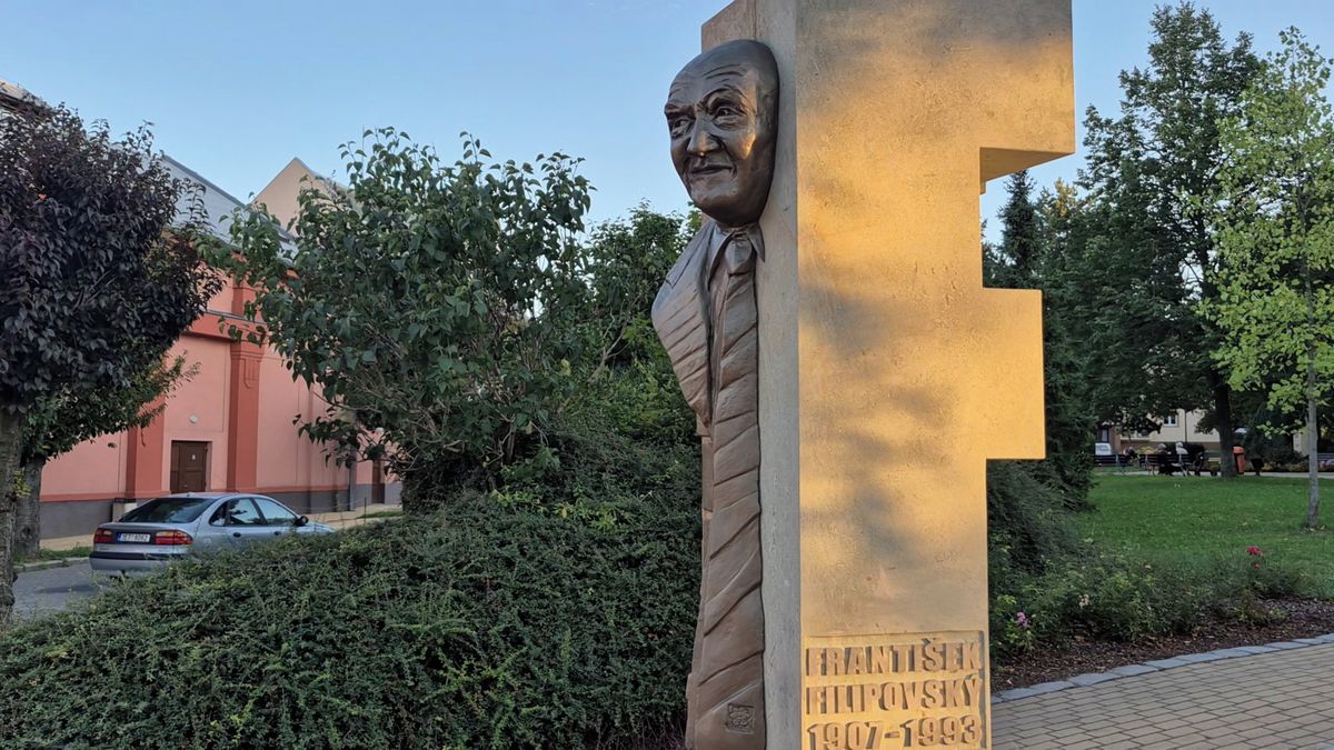 В Přелуči открыт памятник легендарному дублеру Франтишку Филиповскому
