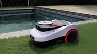 Vyhýbá se překážkám a nepotřebuje drát. Vyzkoušeli jsme robotickou sekačku Segway Navimow i215