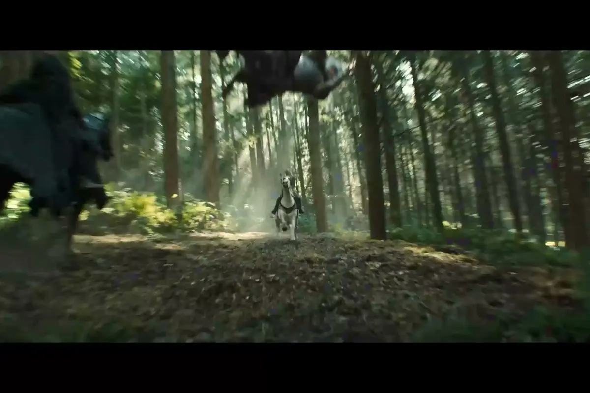 Pán prstenů v novém traileru láká na velkolepou válku se zlovolným Sauronem