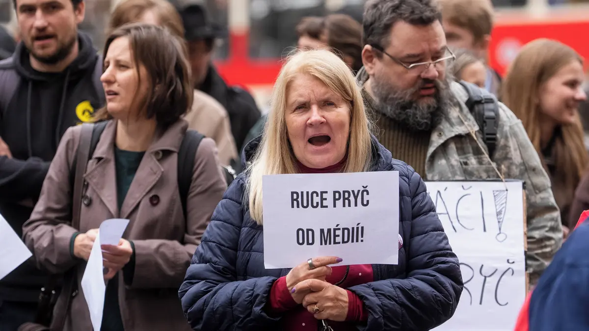 Evropské odborné organizace kritizují rychlé jednání o financování ČT a ČRo