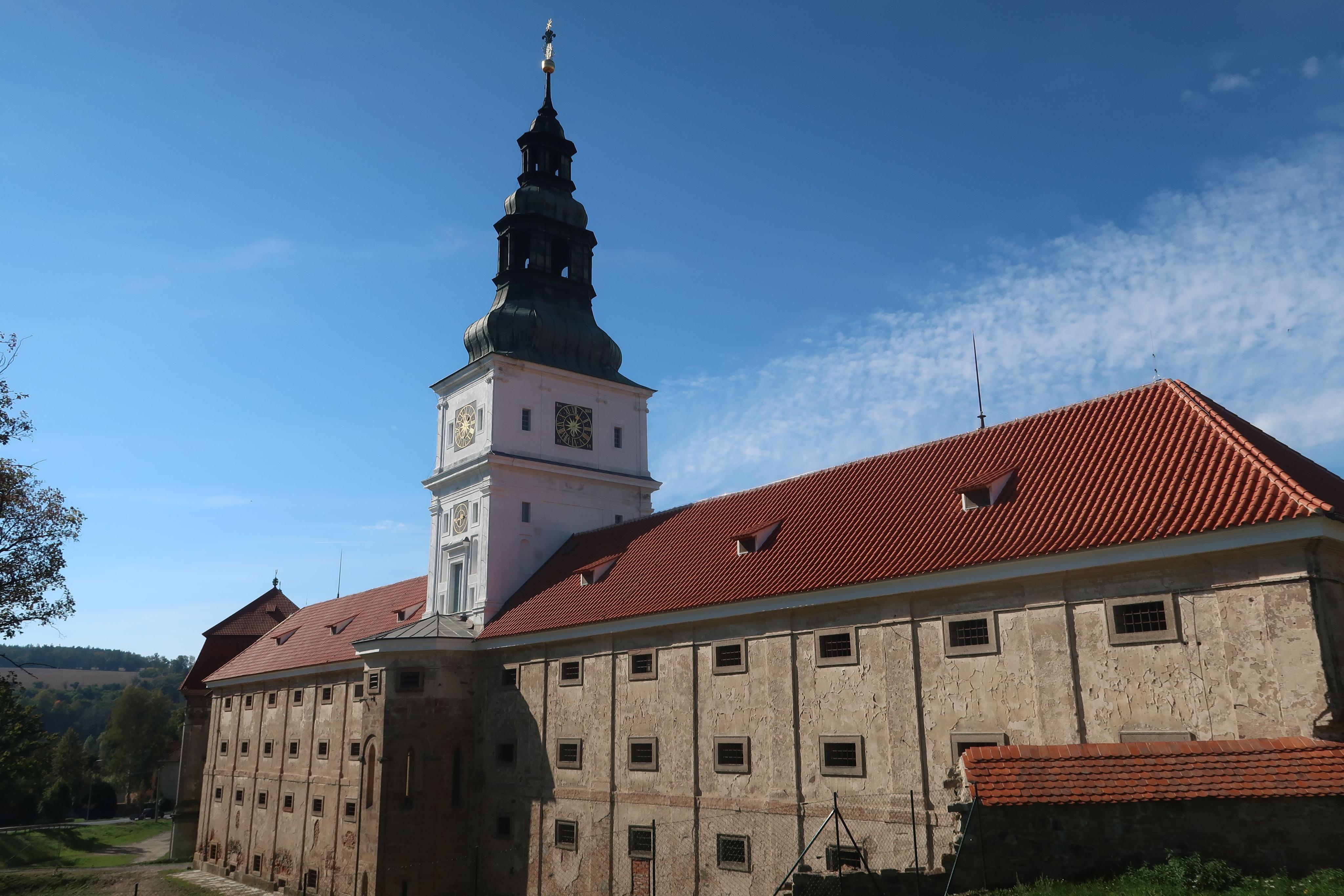Klášter v Plasích už zase láká návštěvníky na obří hodinový stroj  