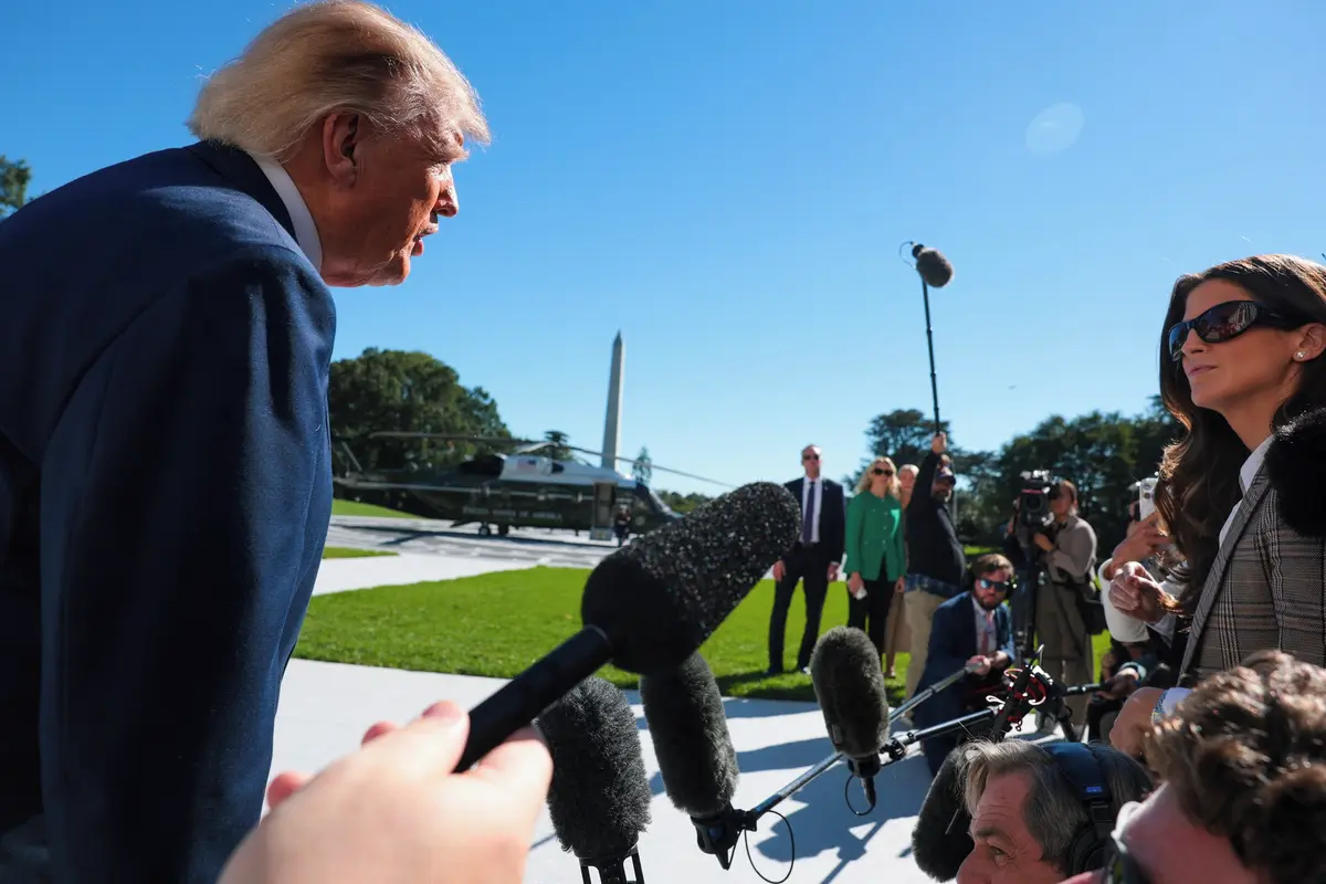 Soud prodloužil vykázaným médiím přístup do Bílého domu. Trump podle něj porušil zákon