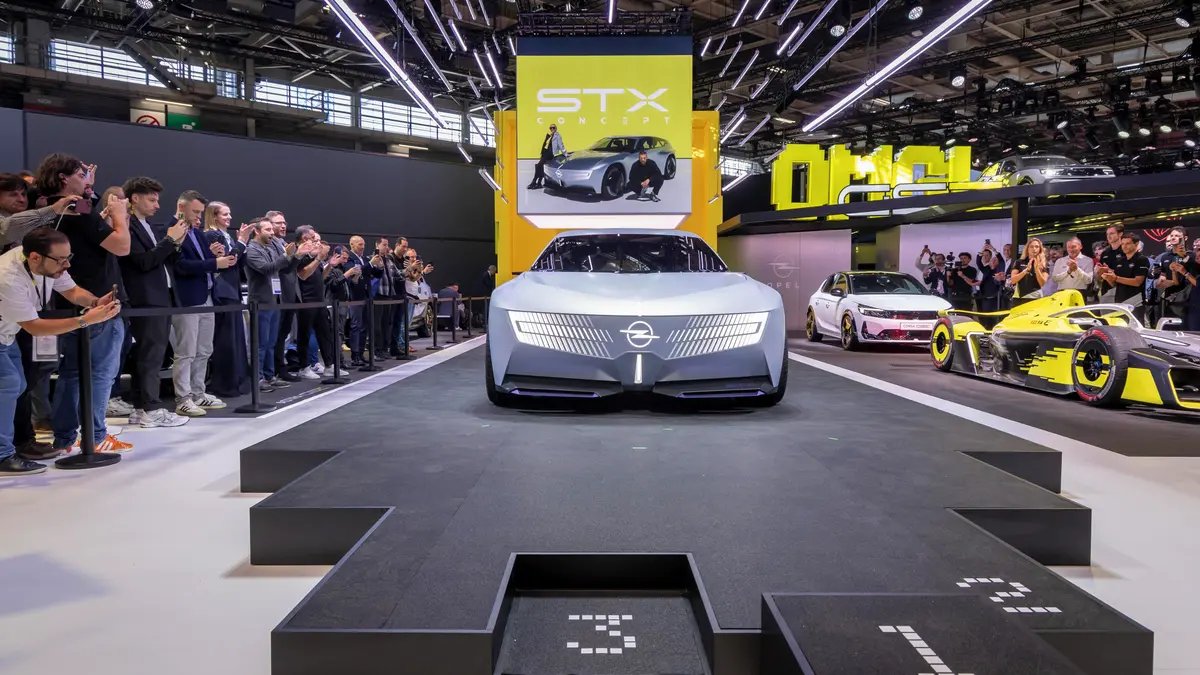 Opel ukázal kombi budoucnosti. Studie STX může naznačovat podobu příští Astry