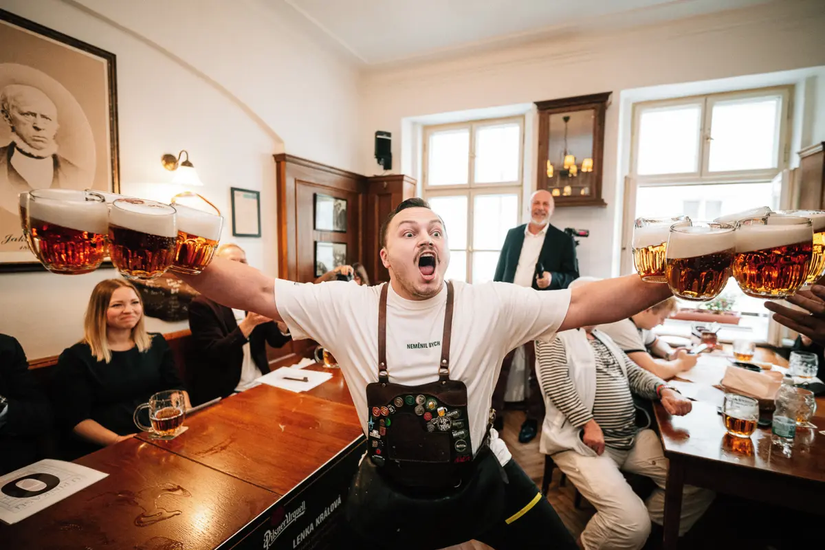 Výčepní se prali se známou noční můrou. Schody byly úhlavní nepřítel