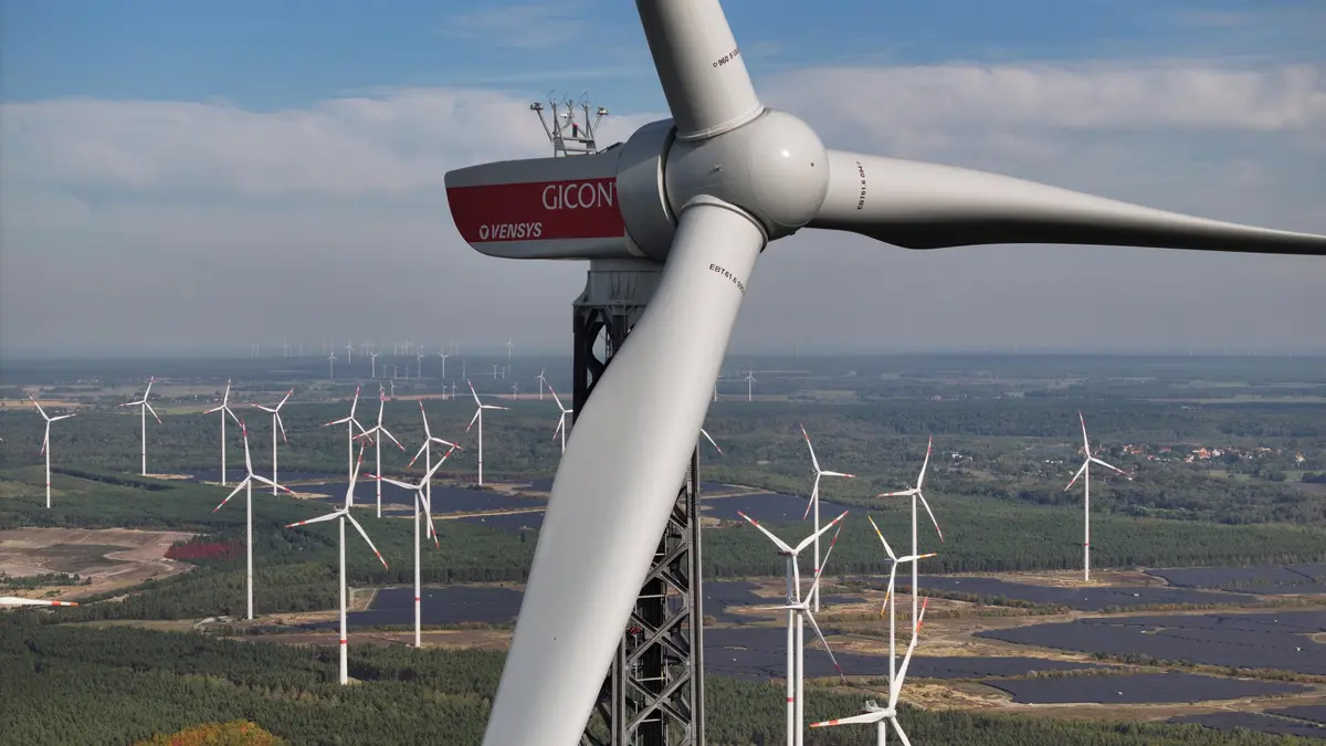 FOTO: Nejvyšší větrná elektrárna na světě je kousek od českých hranic