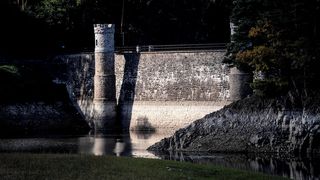 FOTO: V nádrži Pařížov už skoro není žádná voda