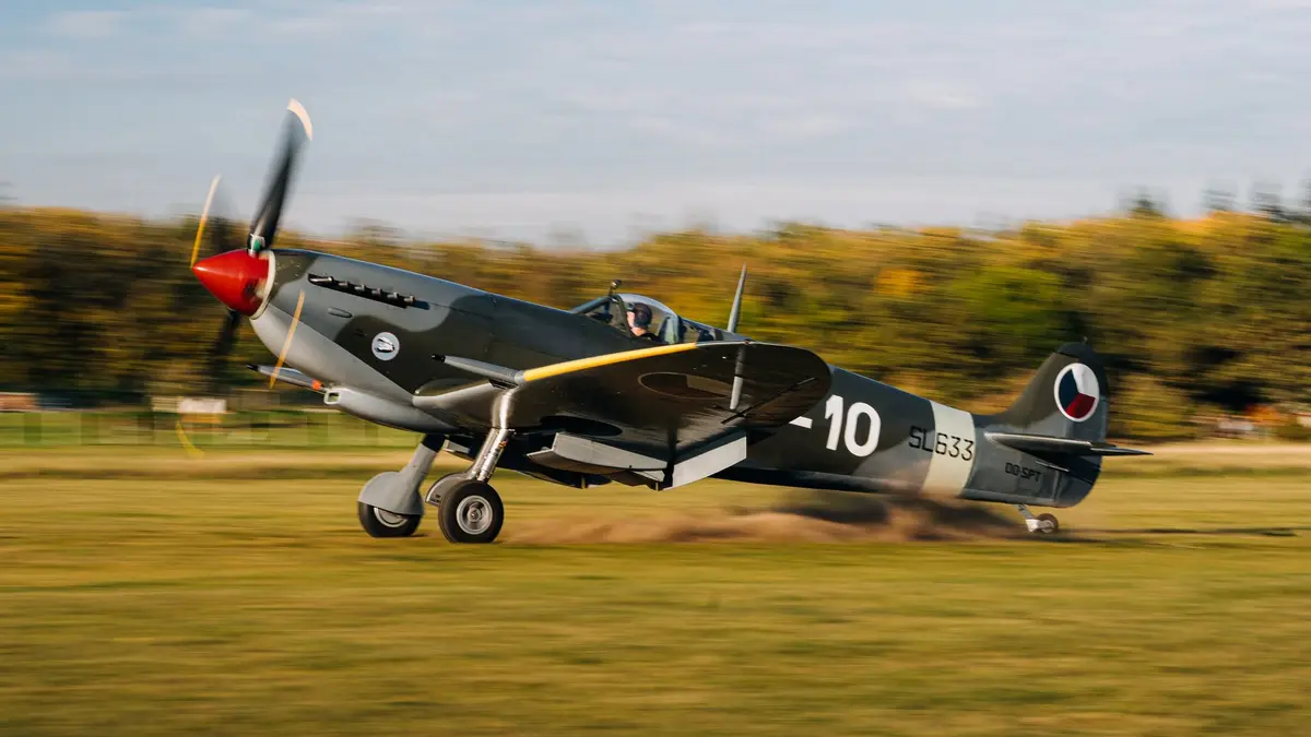 Na pražském letišti Točná je k vidění Spitfire 312. perutě