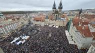 „Média nedáme!“ Staroměstské náměstí praskalo ve švech