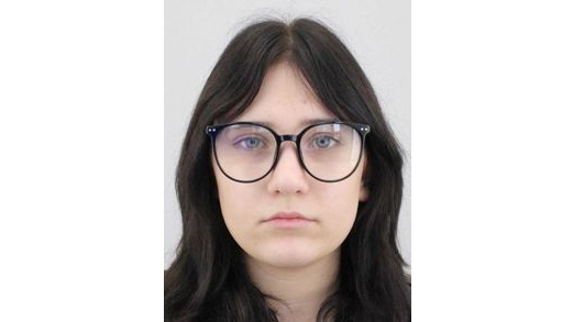 Policie pátrá po šestnáctileté dívce z Havlíčkova Brodu. Mění barvu vlasů, může mít i paruku