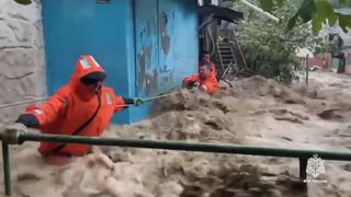 Takové lijáky nepamatují. Krym zasáhly ničivé povodně