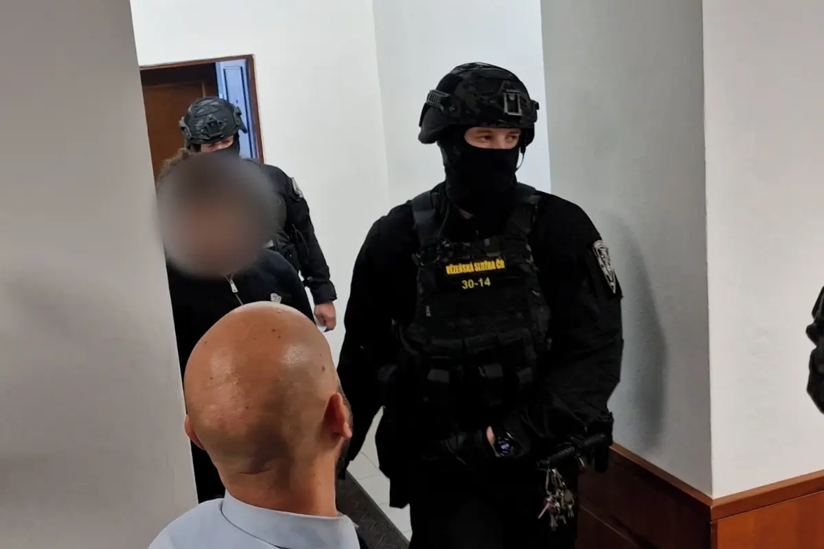 Chtěl zapálit synagogu, zabít bezdomovce a šířil terorismus. Dostal devět let