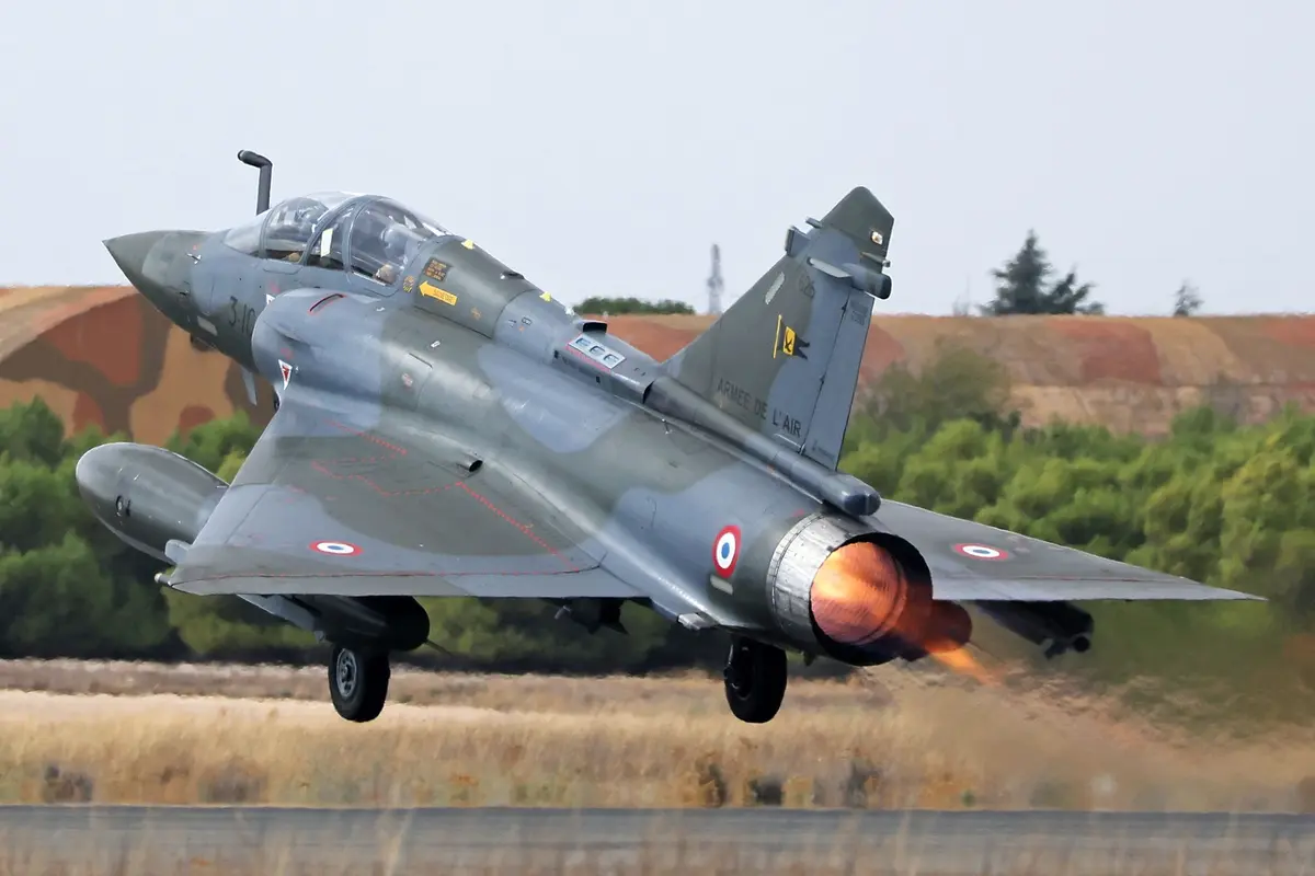 Ve Francii se při výcviku zřítila stíhačka Mirage 2000D